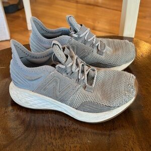 Boys new balance roav shoes